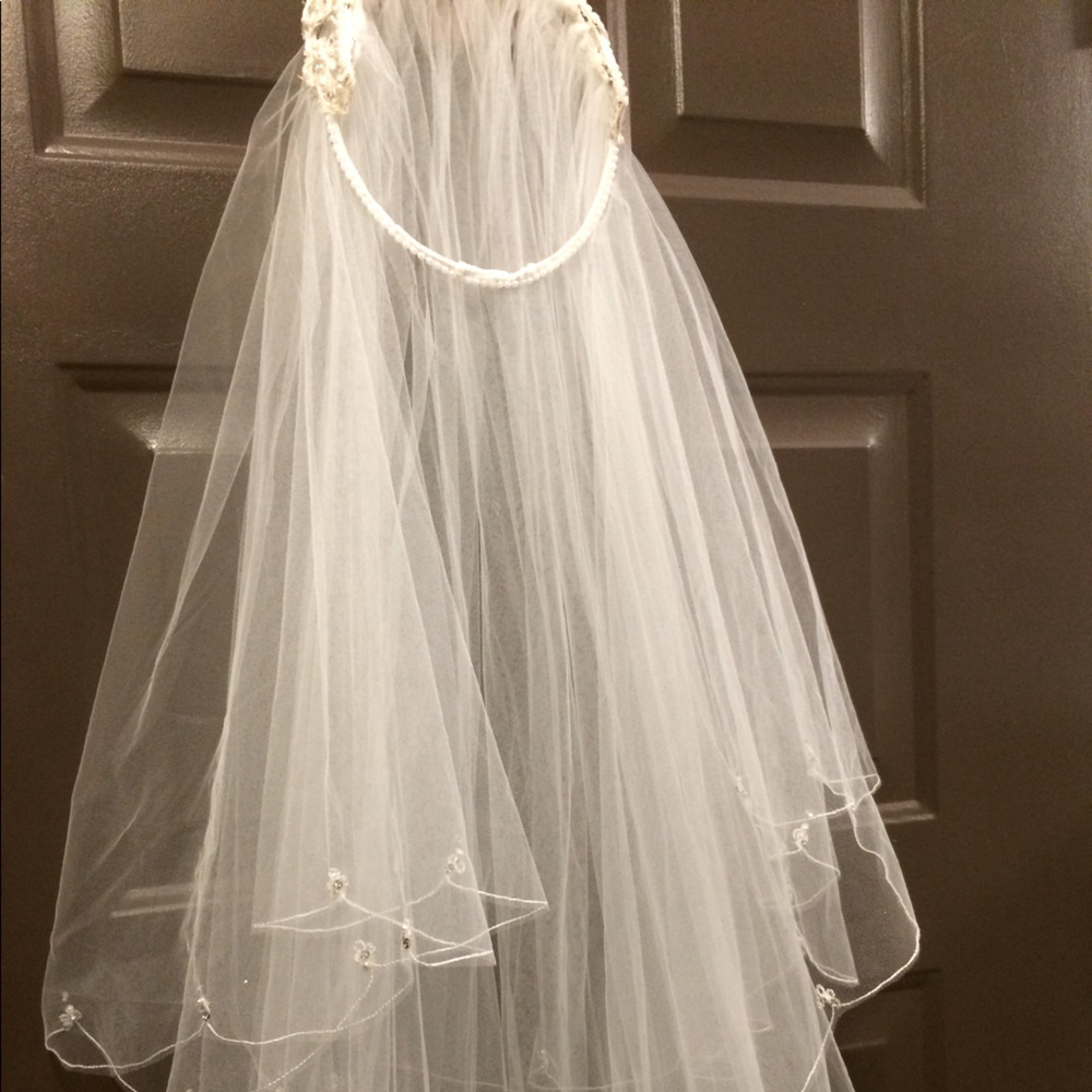 Veil and crown